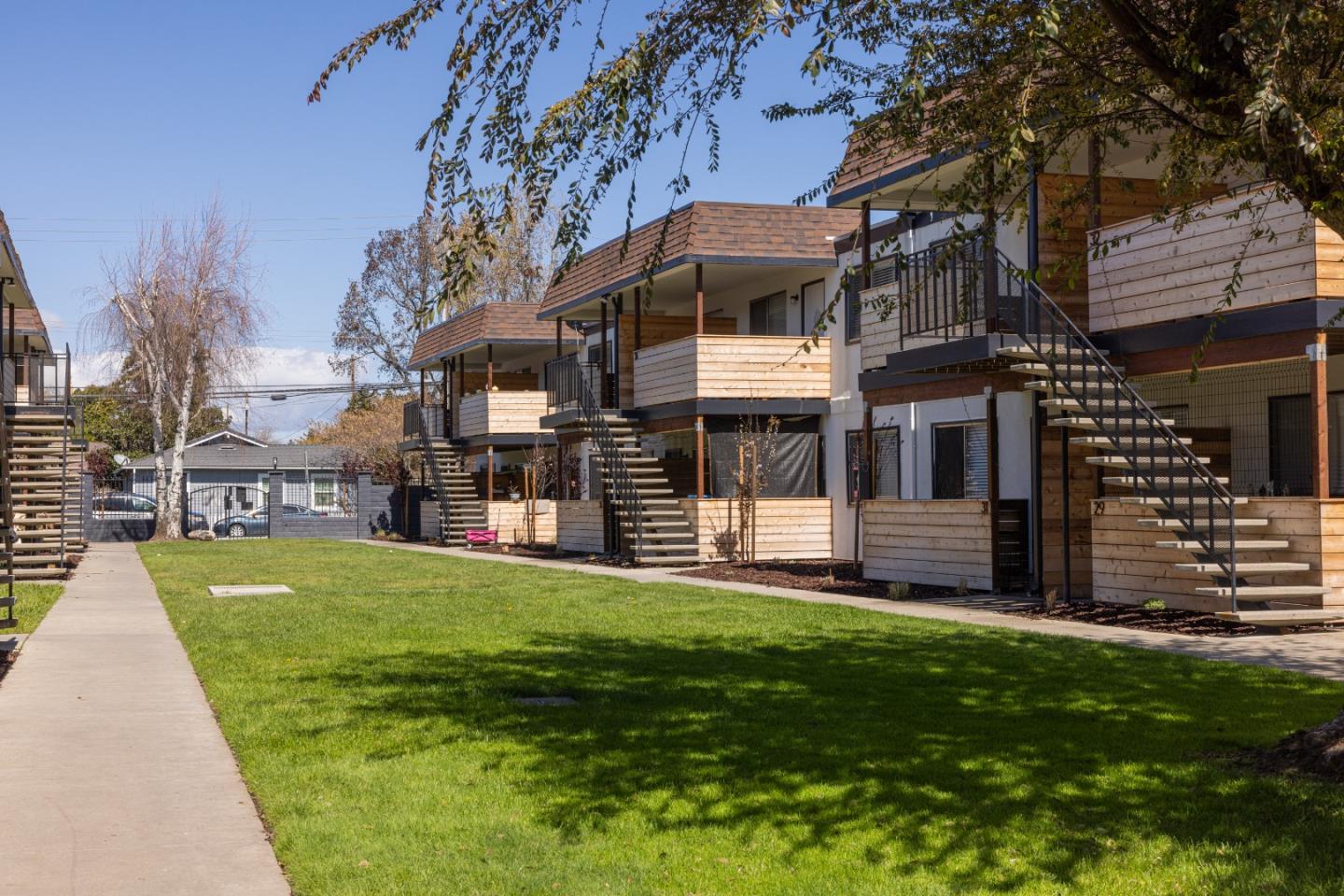 Detail Gallery Image 4 of 26 For 711 South St, Hollister,  CA 95023 - – Beds | – Baths