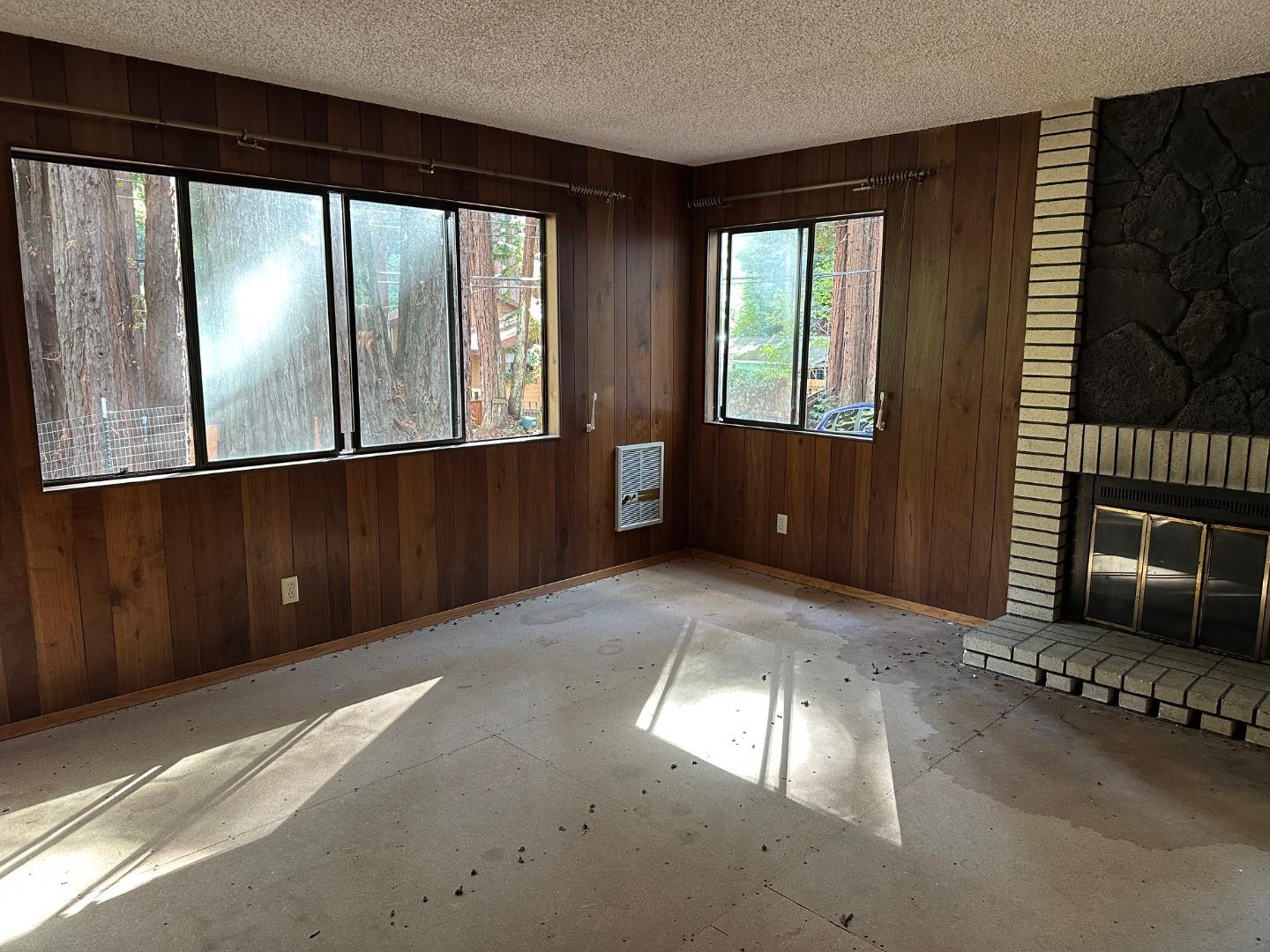 Detail Gallery Image 2 of 7 For 55 Wurr Rd, Loma Mar,  CA 94021 - 3 Beds | 2 Baths