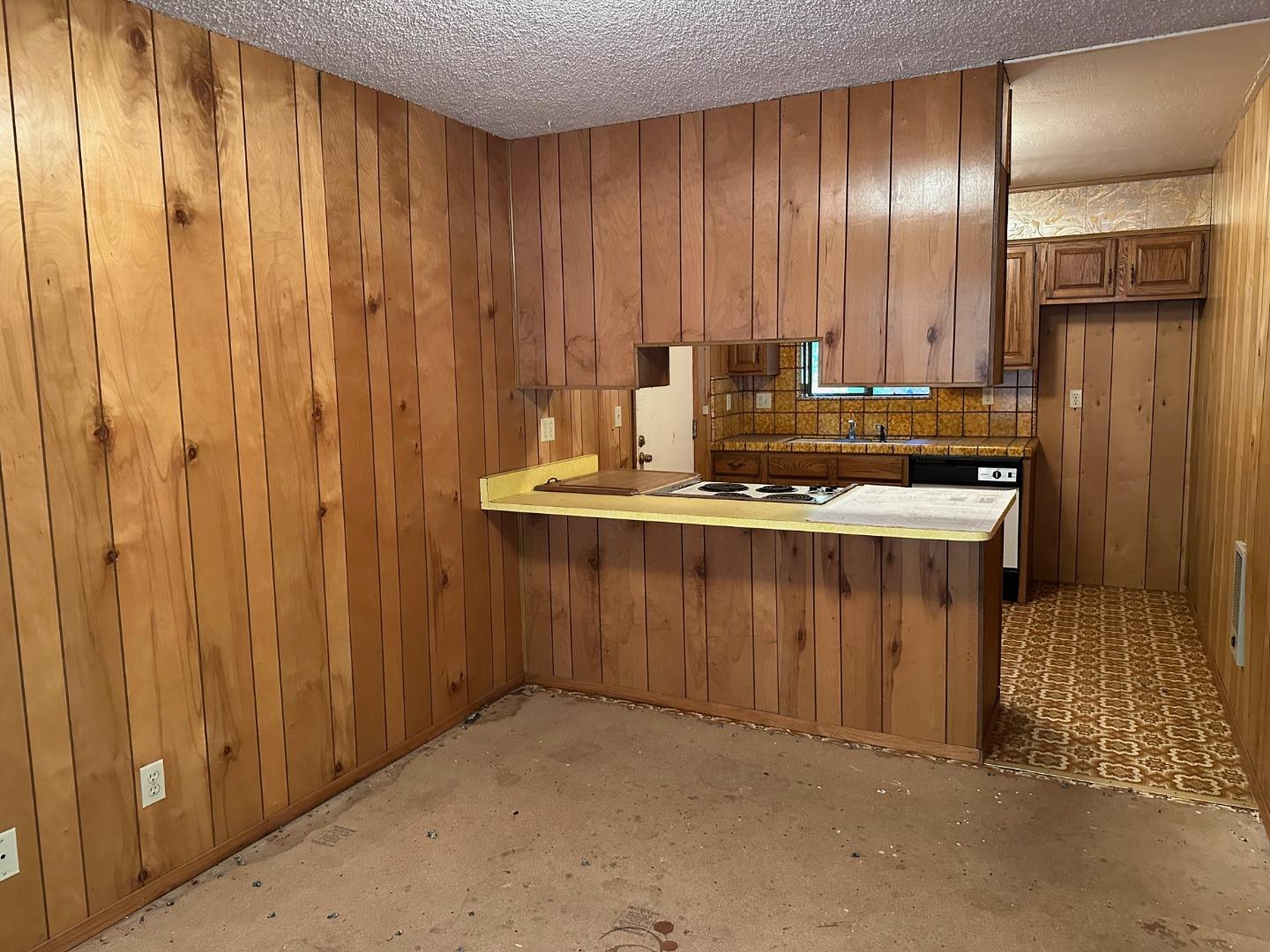 Detail Gallery Image 3 of 7 For 55 Wurr Rd, Loma Mar,  CA 94021 - 3 Beds | 2 Baths