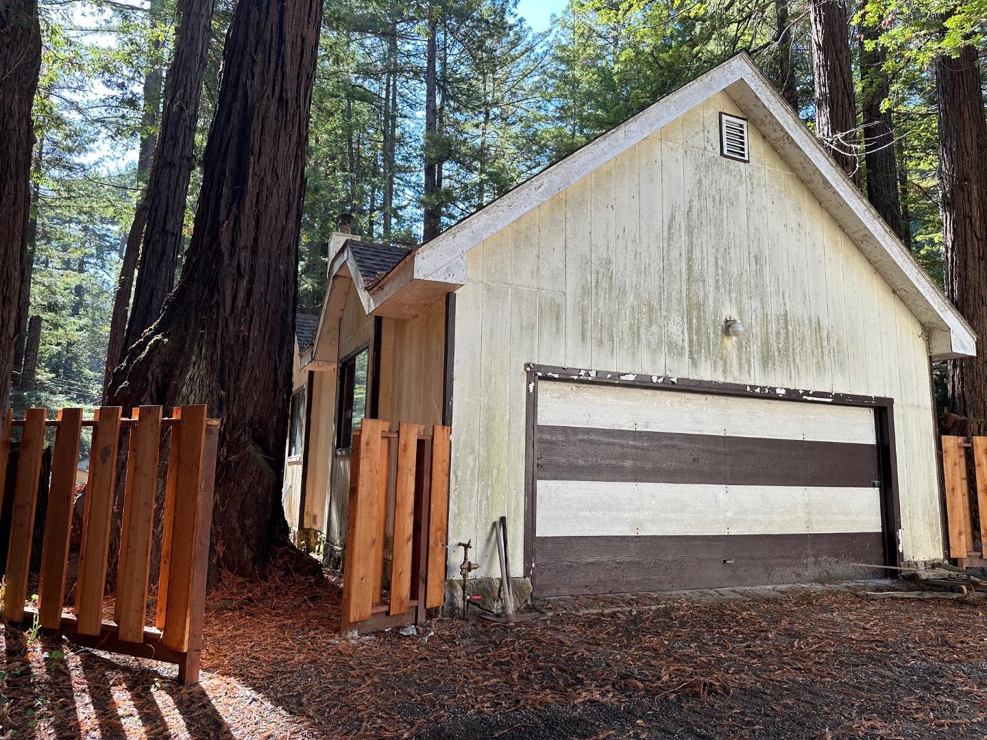 Detail Gallery Image 6 of 6 For 39 Wurr Rd, Loma Mar,  CA 94021 - 3 Beds | 2 Baths