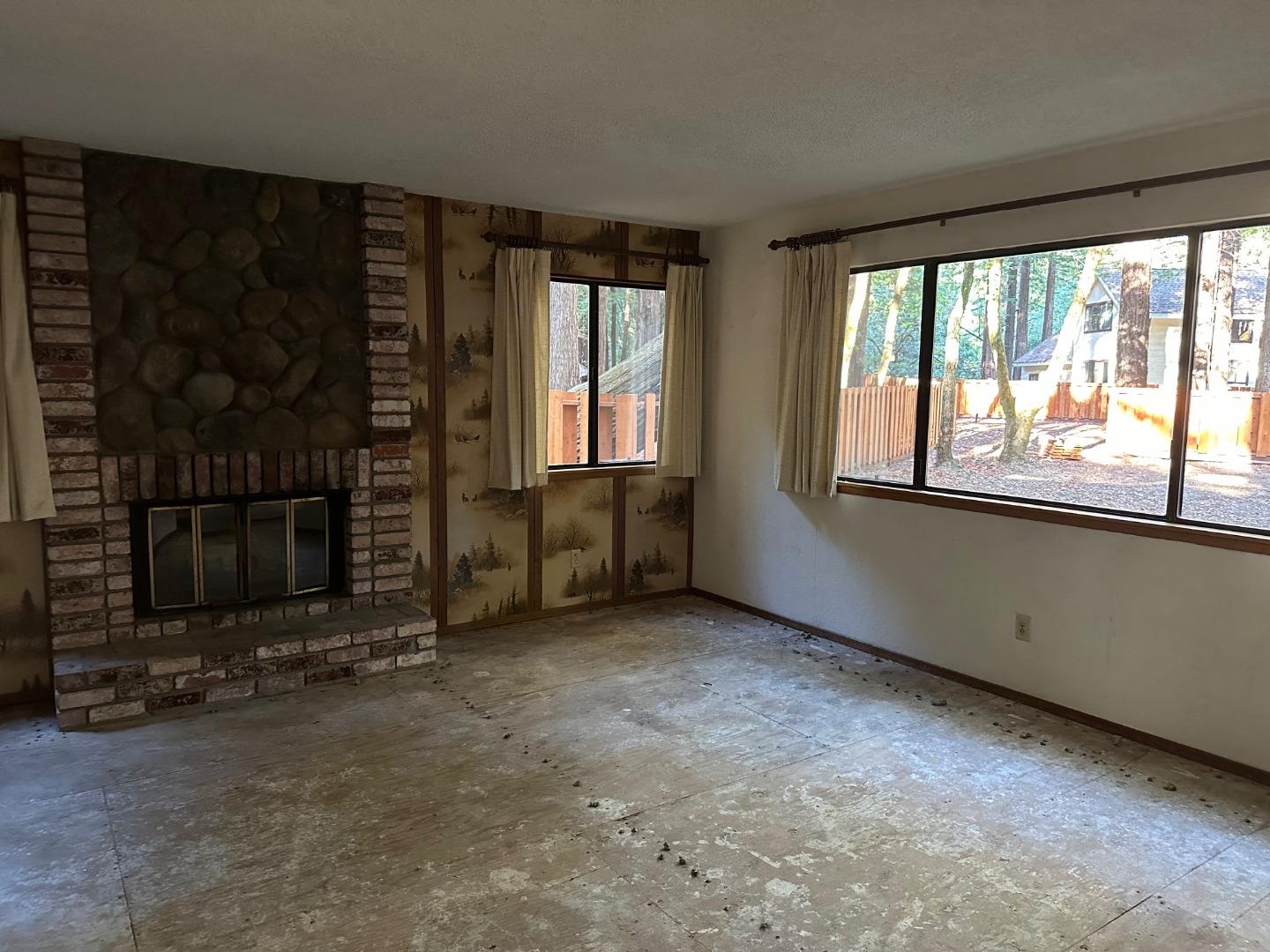 Detail Gallery Image 4 of 11 For 11 Wurr Rd, Loma Mar,  CA 94021 - 3 Beds | 2 Baths