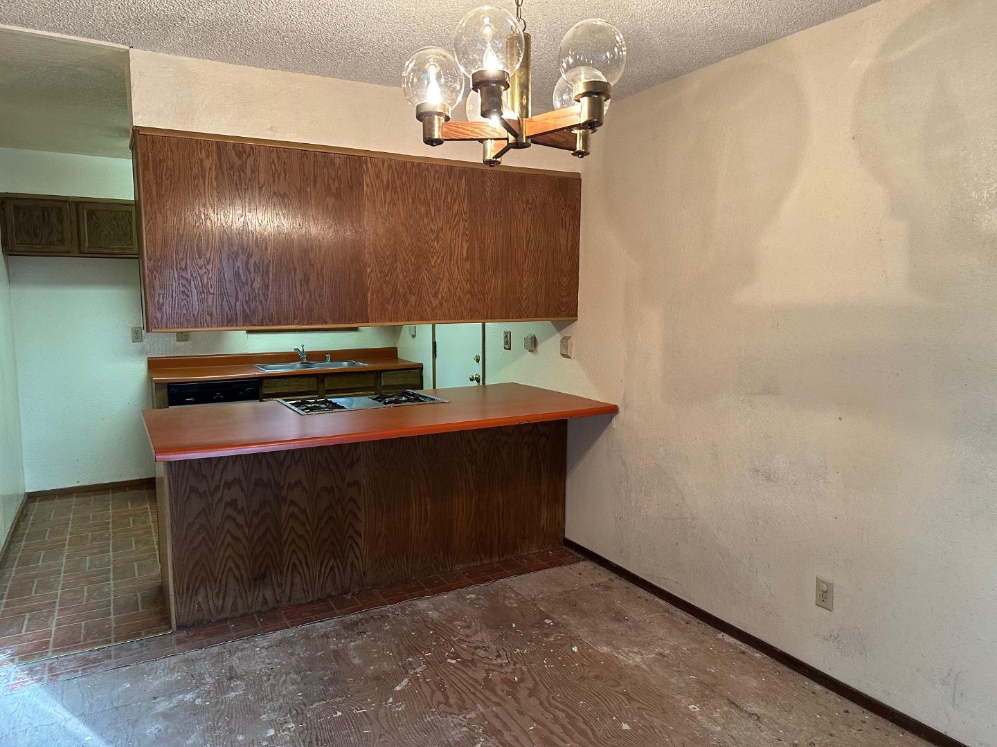 Detail Gallery Image 5 of 11 For 11 Wurr Rd, Loma Mar,  CA 94021 - 3 Beds | 2 Baths