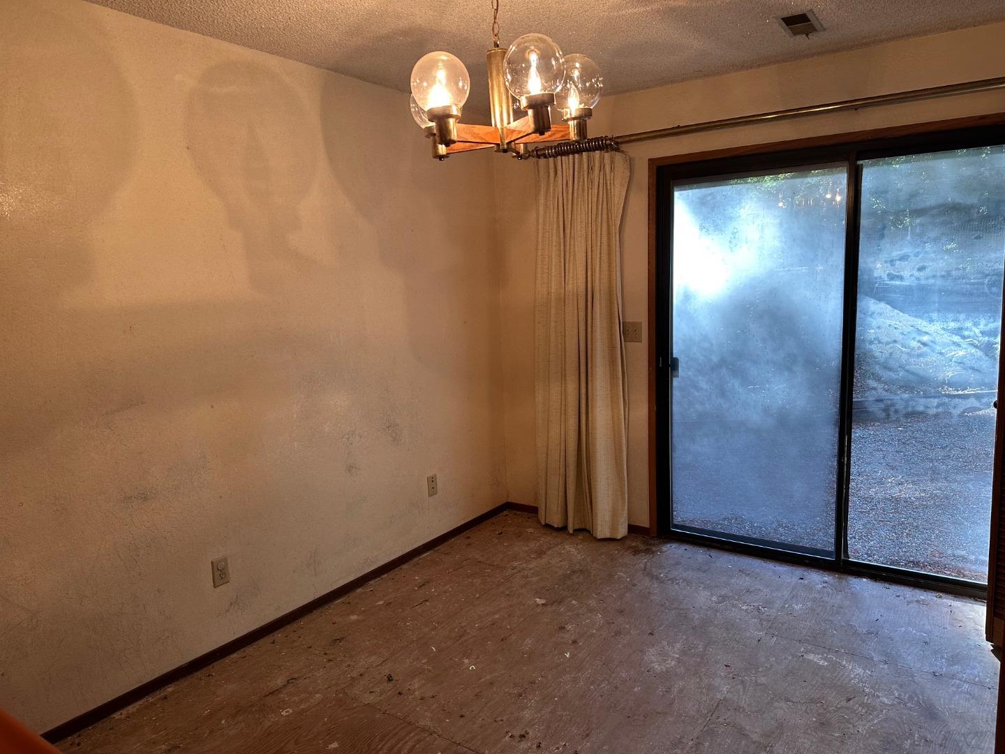 Detail Gallery Image 7 of 11 For 11 Wurr Rd, Loma Mar,  CA 94021 - 3 Beds | 2 Baths