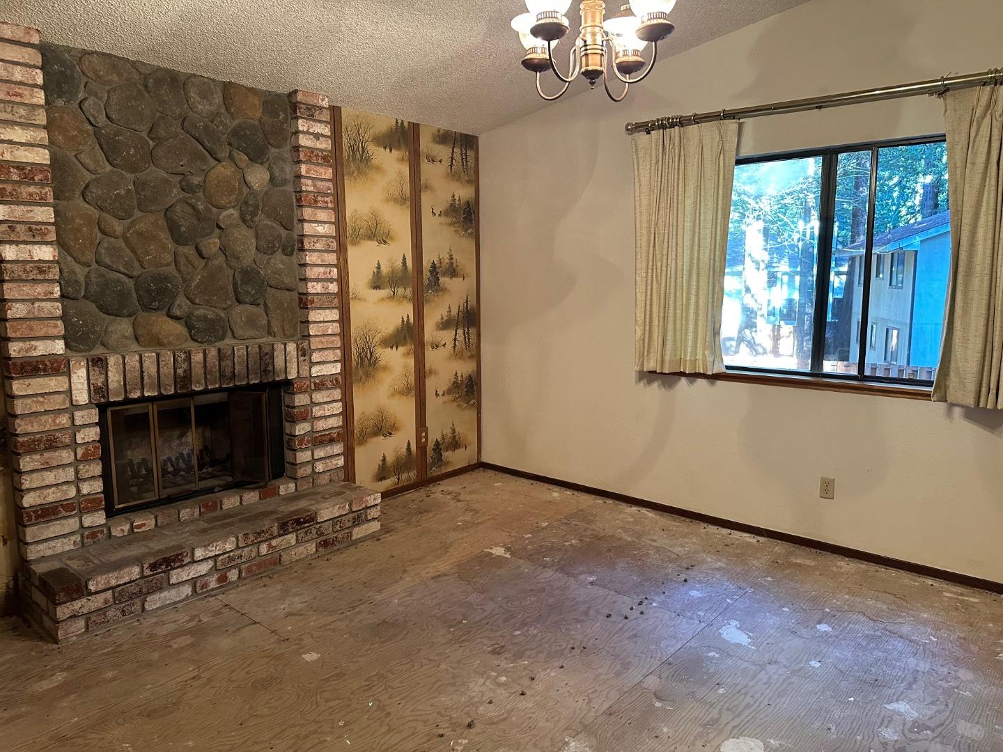 Detail Gallery Image 8 of 11 For 11 Wurr Rd, Loma Mar,  CA 94021 - 3 Beds | 2 Baths