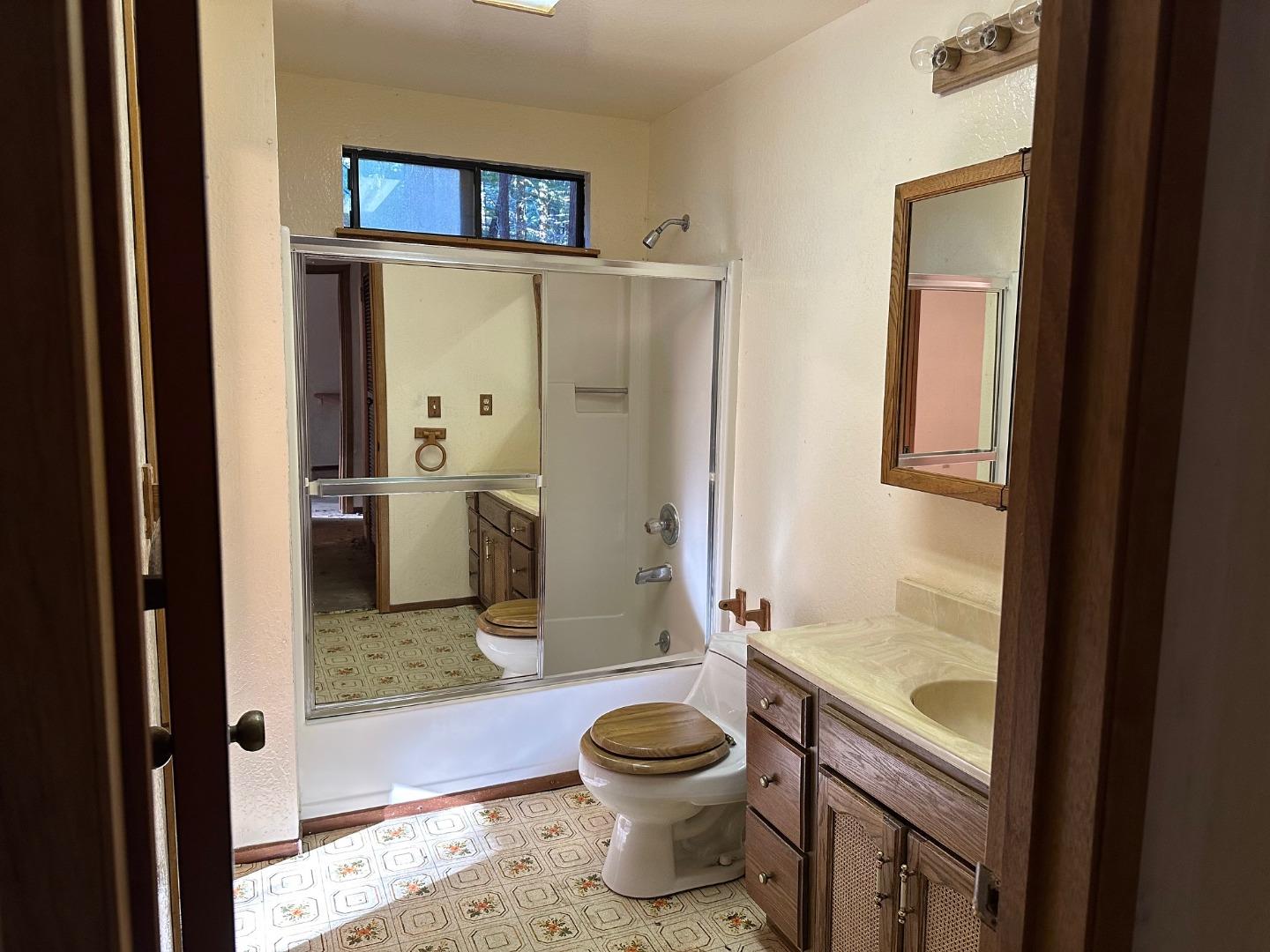 Detail Gallery Image 9 of 11 For 11 Wurr Rd, Loma Mar,  CA 94021 - 3 Beds | 2 Baths