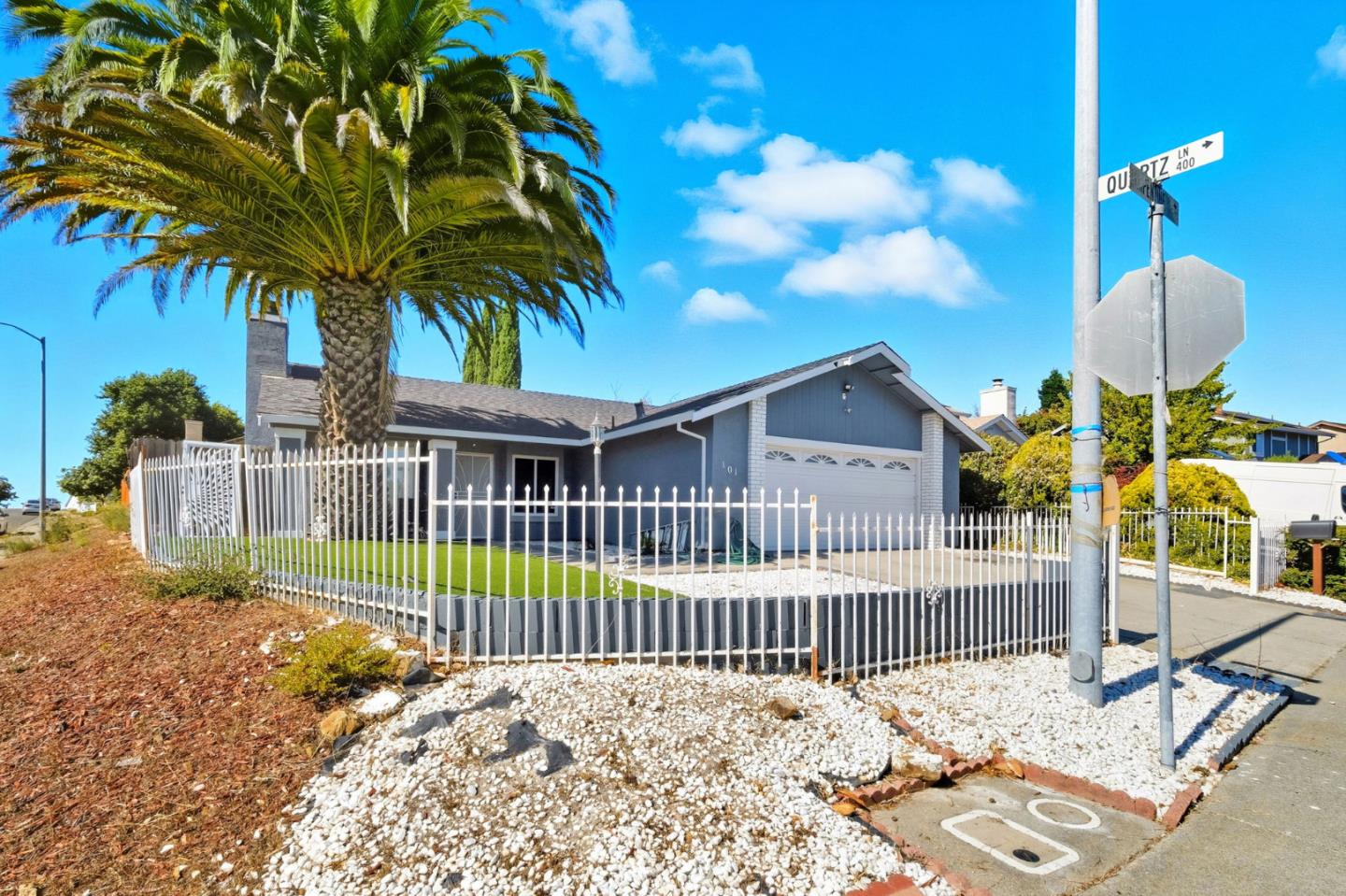 Detail Gallery Image 3 of 22 For 101 Serpentine Dr, Vallejo,  CA 94589 - 3 Beds | 2 Baths