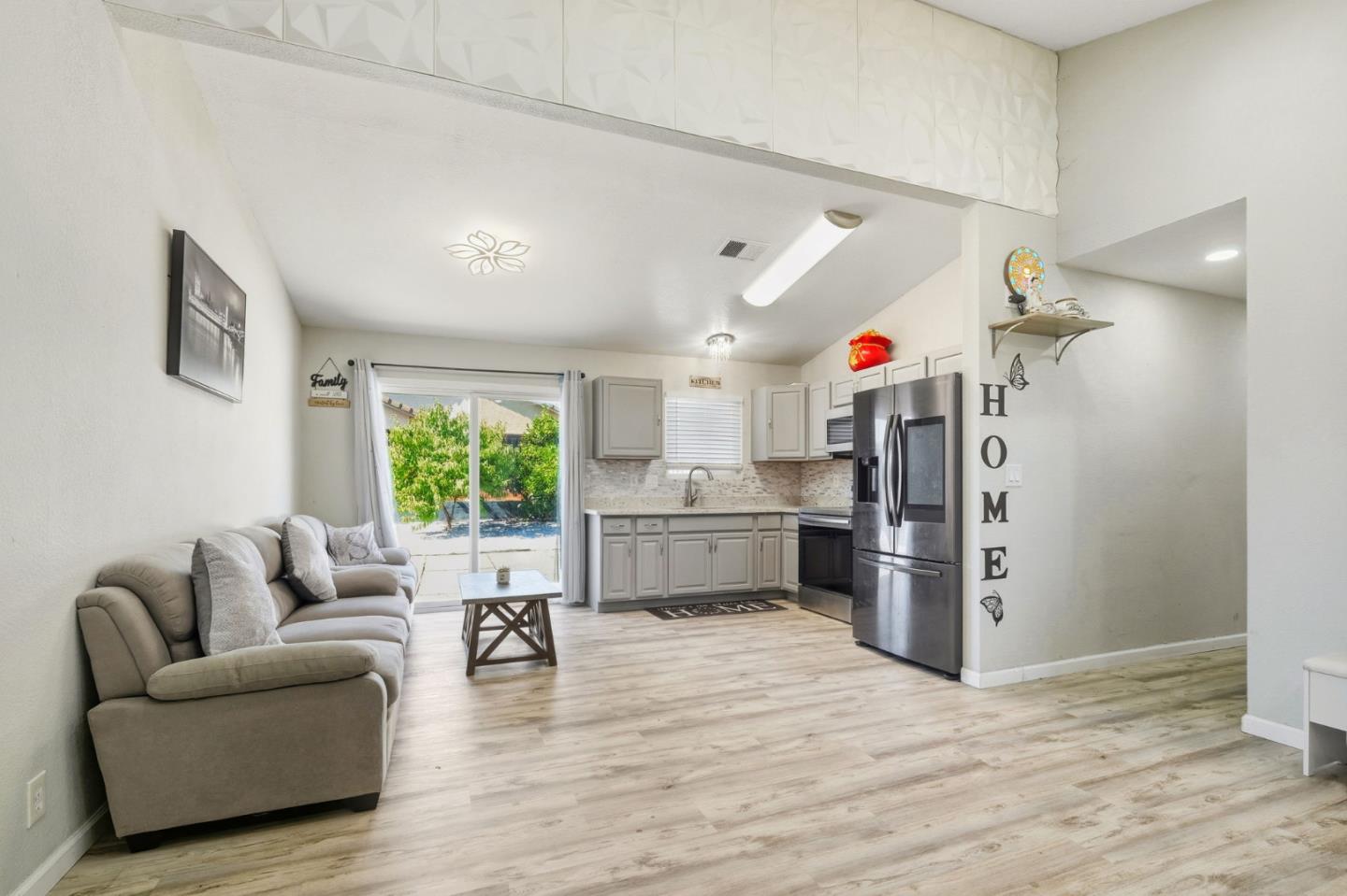 Detail Gallery Image 5 of 22 For 101 Serpentine Dr, Vallejo,  CA 94589 - 3 Beds | 2 Baths