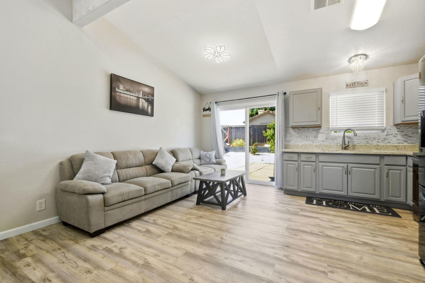 Detail Gallery Image 8 of 22 For 101 Serpentine Dr, Vallejo,  CA 94589 - 3 Beds | 2 Baths