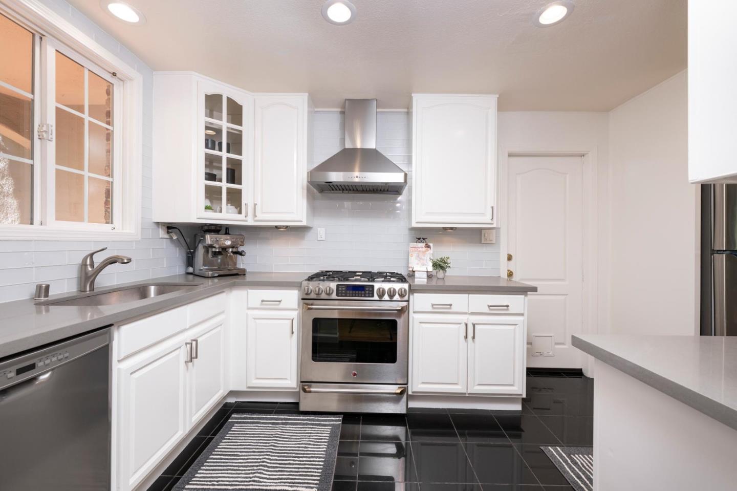 Detail Gallery Image 14 of 51 For 128 42nd Ave, San Mateo,  CA 94403 - 4 Beds | 2 Baths