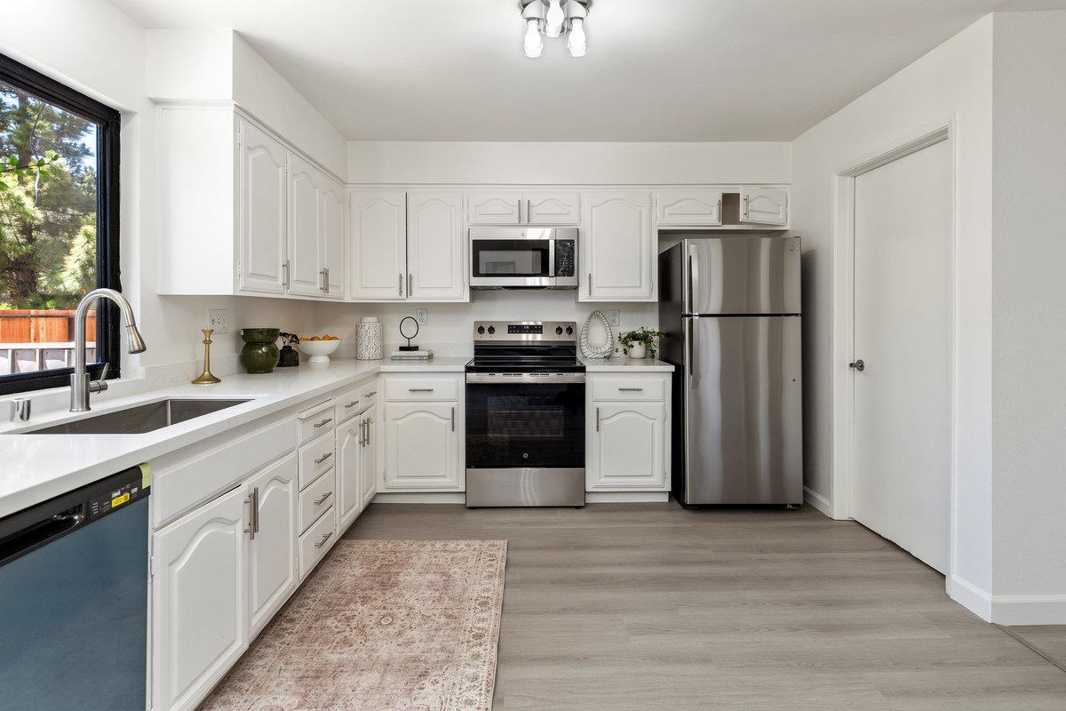 Detail Gallery Image 12 of 34 For 2449 Unwin Ct, South San Francisco,  CA 94080 - 4 Beds | 2/1 Baths