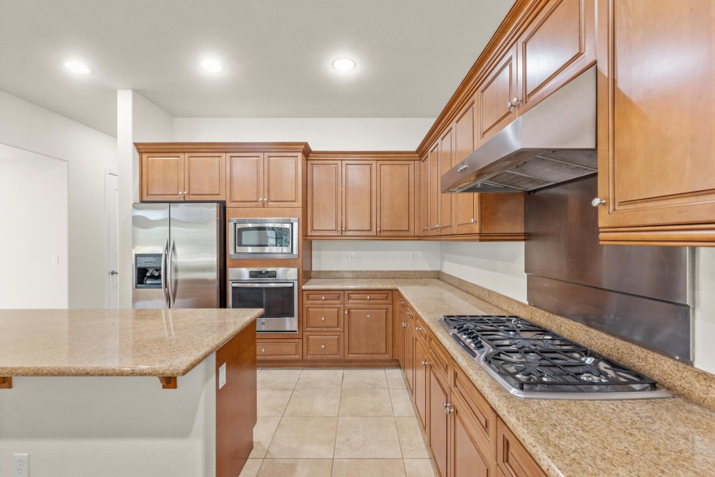 Detail Gallery Image 10 of 69 For 9555 Pinehurst Dr, Roseville,  CA 95747 - 5 Beds | 3/1 Baths