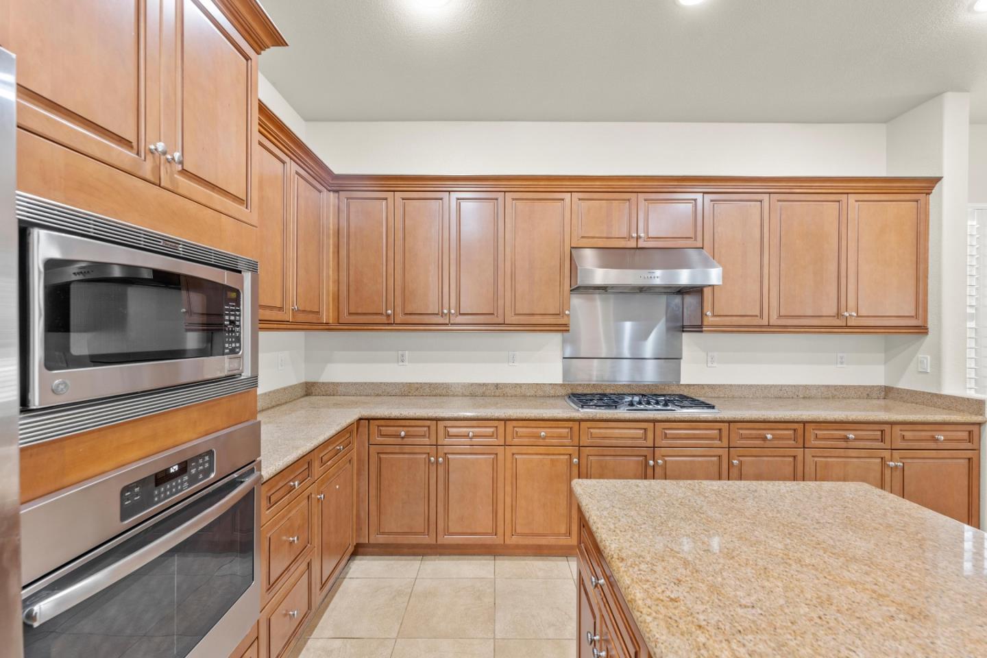 Detail Gallery Image 11 of 69 For 9555 Pinehurst Dr, Roseville,  CA 95747 - 5 Beds | 3/1 Baths