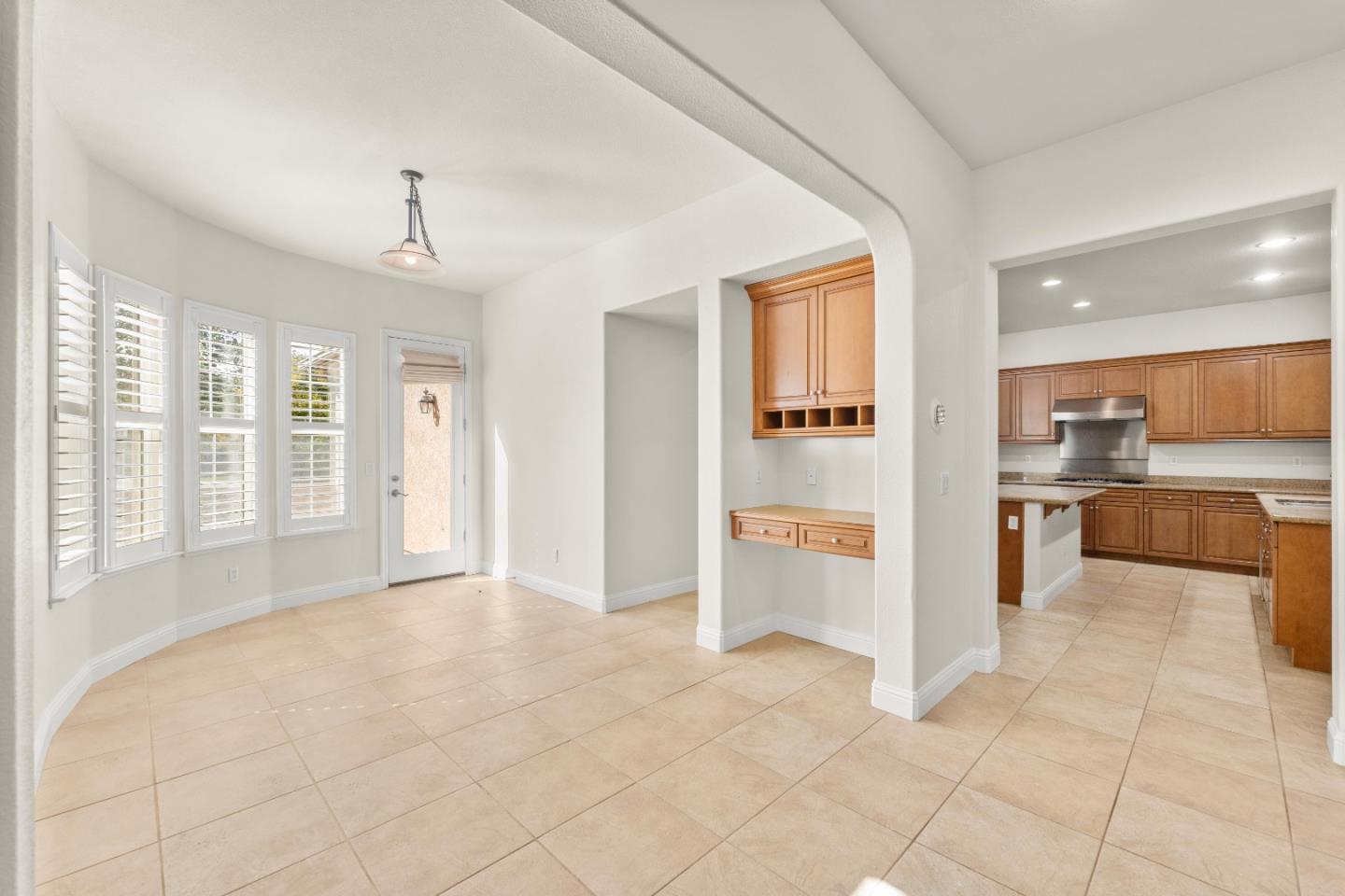 Detail Gallery Image 12 of 69 For 9555 Pinehurst Dr, Roseville,  CA 95747 - 5 Beds | 3/1 Baths