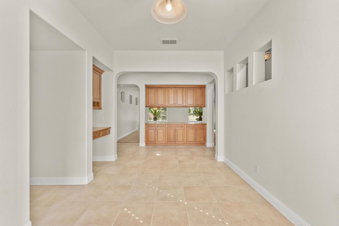 Detail Gallery Image 16 of 69 For 9555 Pinehurst Dr, Roseville,  CA 95747 - 5 Beds | 3/1 Baths