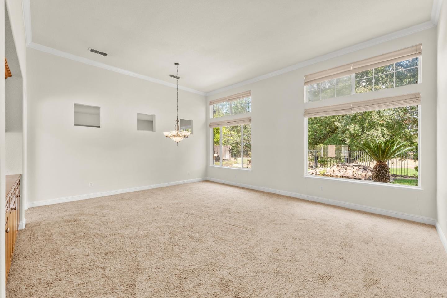 Detail Gallery Image 19 of 69 For 9555 Pinehurst Dr, Roseville,  CA 95747 - 5 Beds | 3/1 Baths