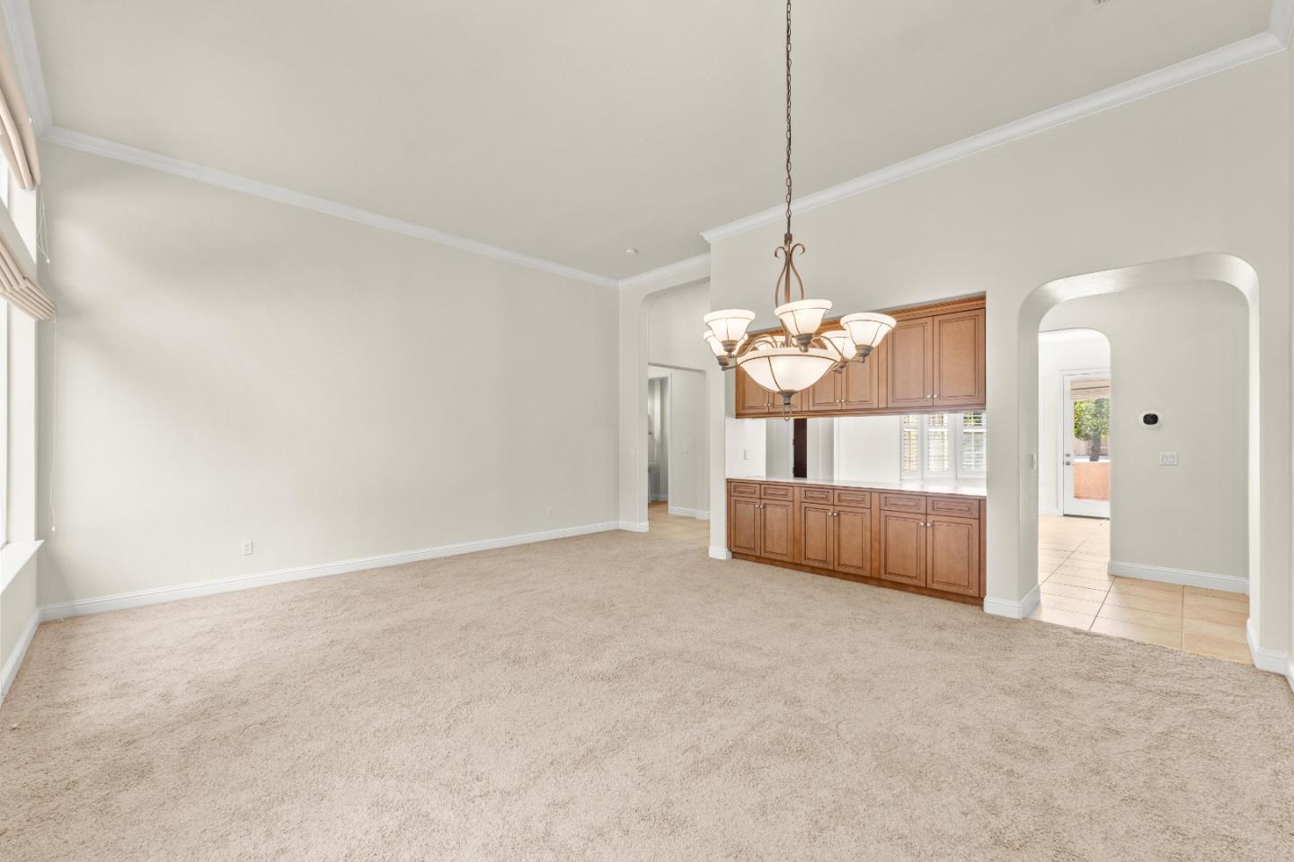 Detail Gallery Image 2 of 69 For 9555 Pinehurst Dr, Roseville,  CA 95747 - 5 Beds | 3/1 Baths