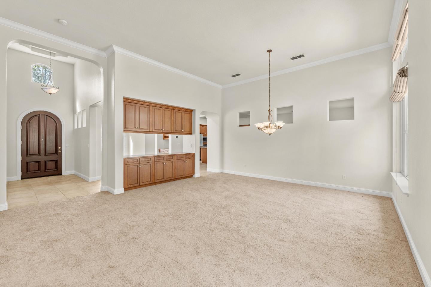 Detail Gallery Image 3 of 69 For 9555 Pinehurst Dr, Roseville,  CA 95747 - 5 Beds | 3/1 Baths