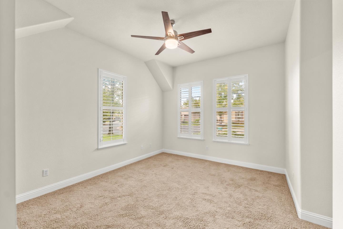 Detail Gallery Image 32 of 69 For 9555 Pinehurst Dr, Roseville,  CA 95747 - 5 Beds | 3/1 Baths