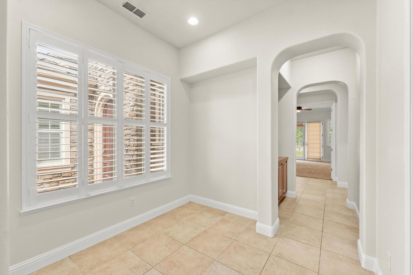 Detail Gallery Image 38 of 69 For 9555 Pinehurst Dr, Roseville,  CA 95747 - 5 Beds | 3/1 Baths