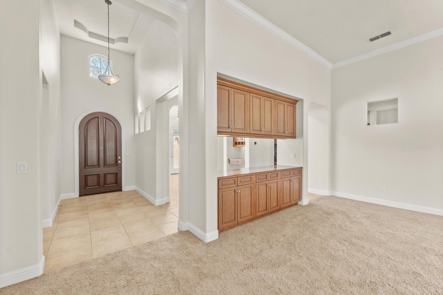 Detail Gallery Image 4 of 69 For 9555 Pinehurst Dr, Roseville,  CA 95747 - 5 Beds | 3/1 Baths