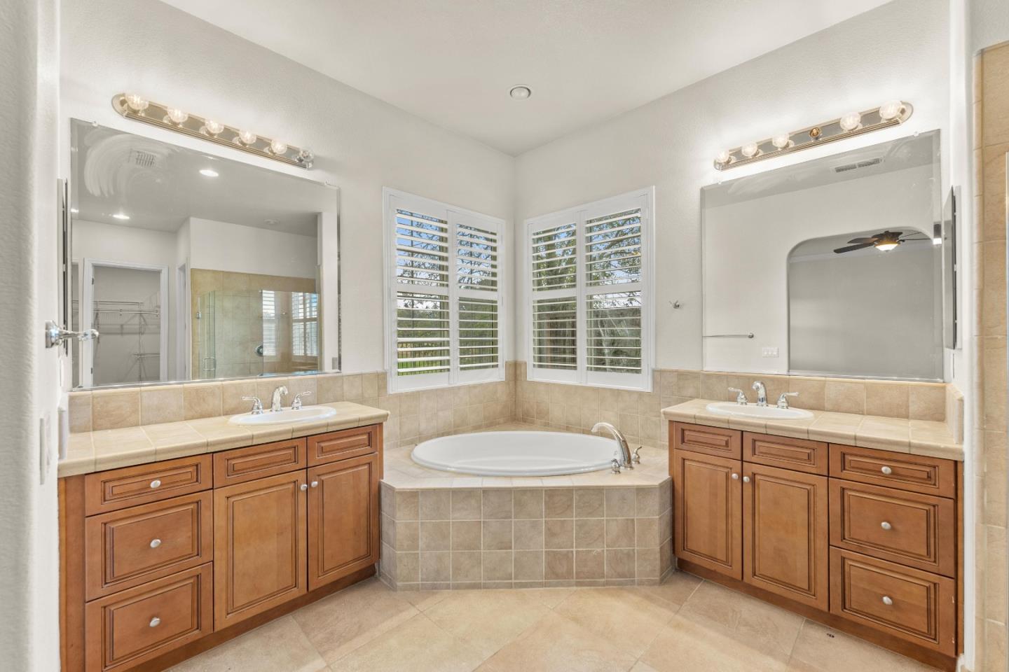 Detail Gallery Image 42 of 69 For 9555 Pinehurst Dr, Roseville,  CA 95747 - 5 Beds | 3/1 Baths