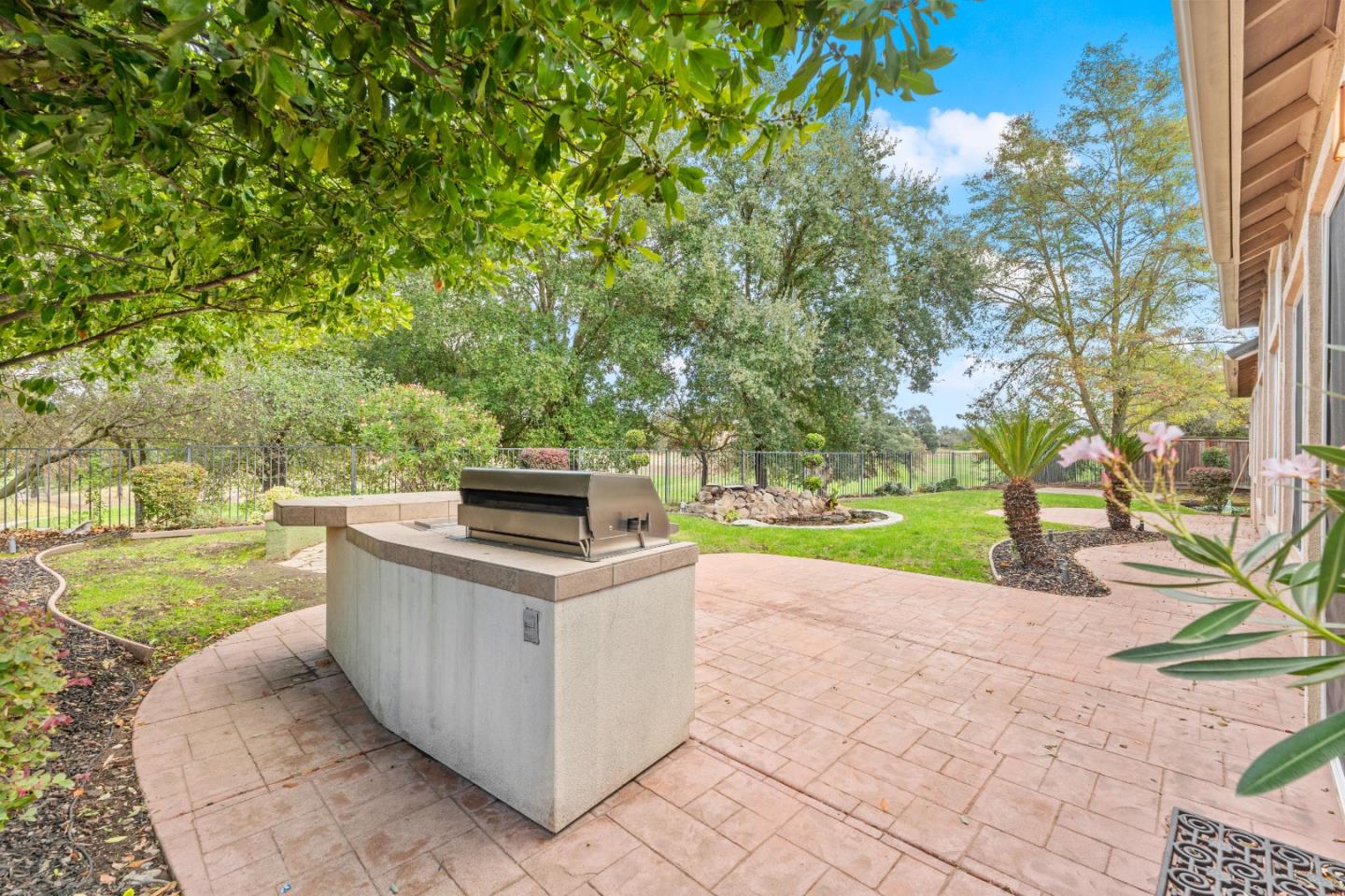 Detail Gallery Image 43 of 69 For 9555 Pinehurst Dr, Roseville,  CA 95747 - 5 Beds | 3/1 Baths