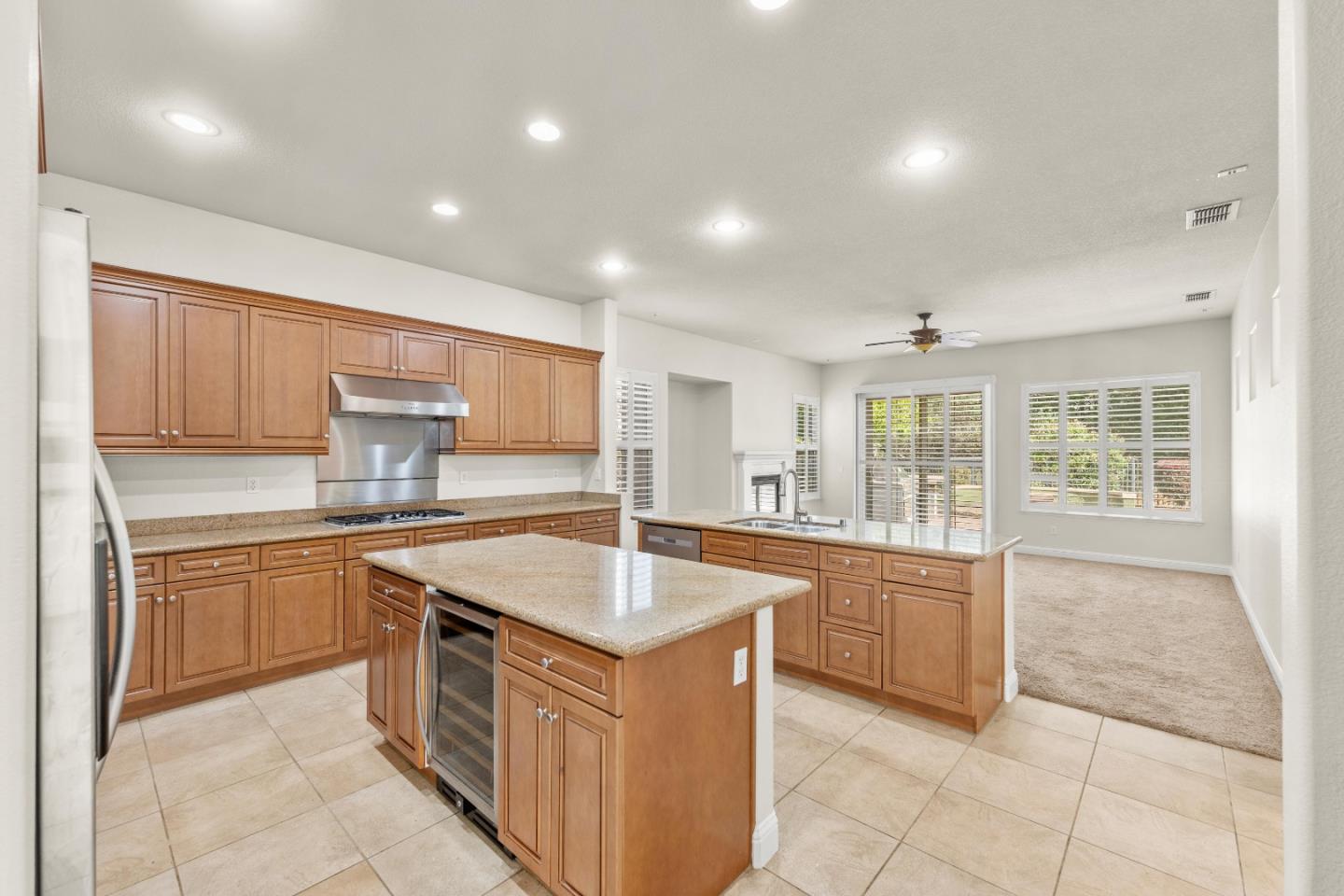 Detail Gallery Image 8 of 69 For 9555 Pinehurst Dr, Roseville,  CA 95747 - 5 Beds | 3/1 Baths