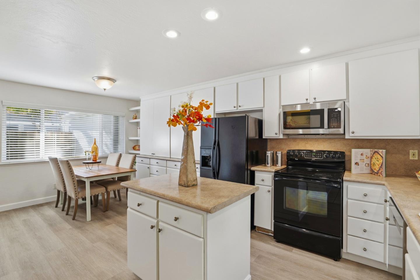 Detail Gallery Image 16 of 38 For 215 Elm Wood Ct, Los Gatos,  CA 95032 - 3 Beds | 2/1 Baths