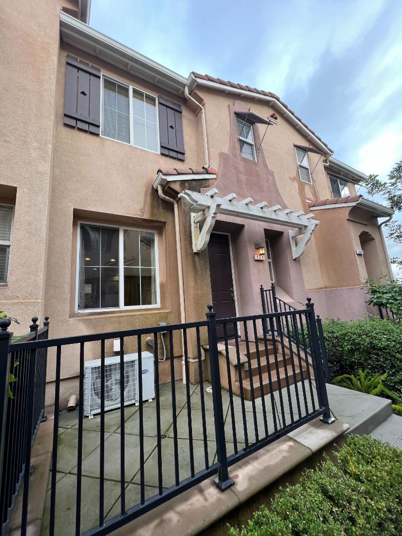 Detail Gallery Image 2 of 20 For 167 Parc Place Dr, Milpitas,  CA 95035 - 2 Beds | 2/1 Baths