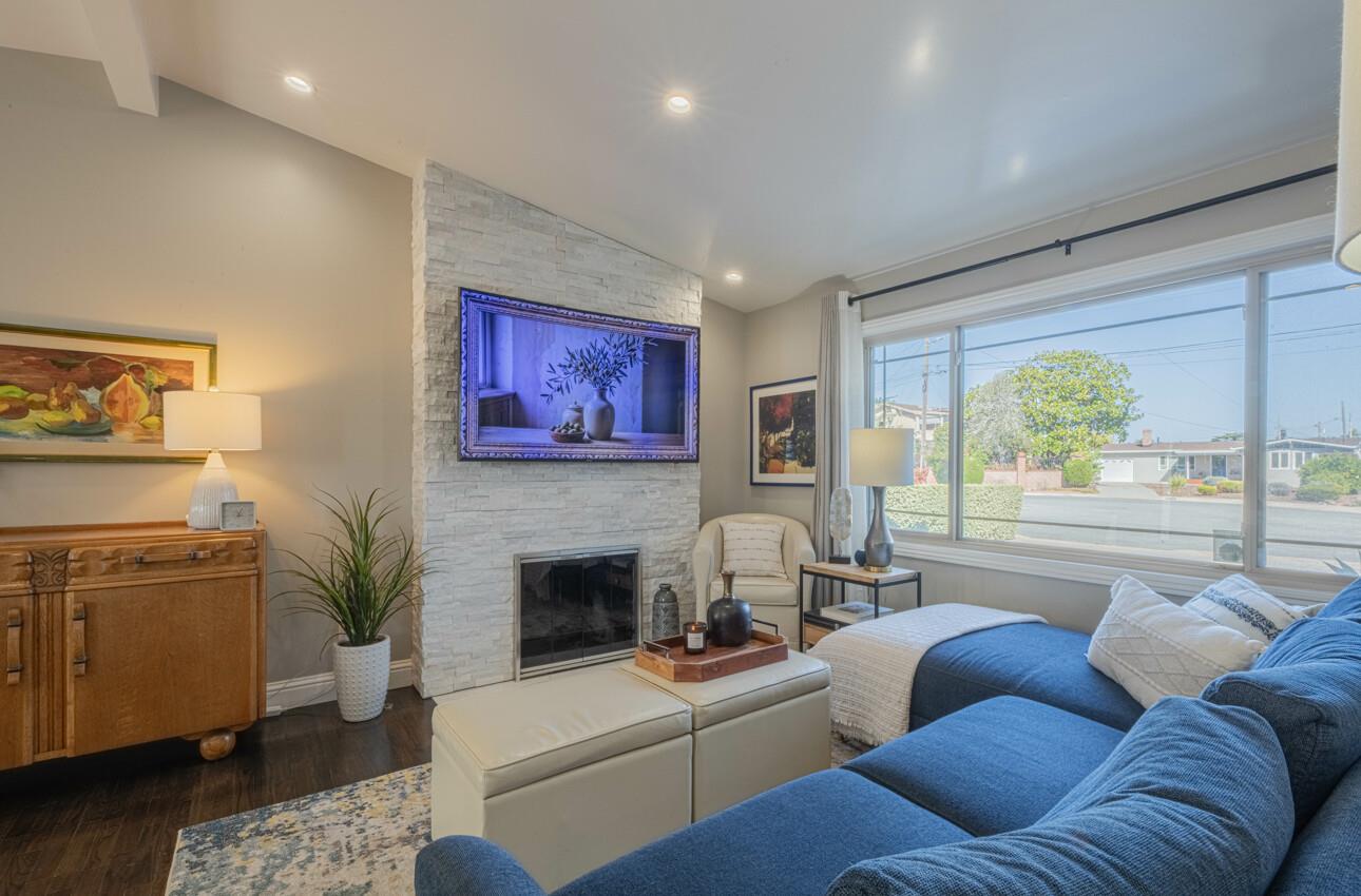 Detail Gallery Image 6 of 35 For 1388 Boles Ct, Seaside,  CA 93955 - 3 Beds | 2 Baths