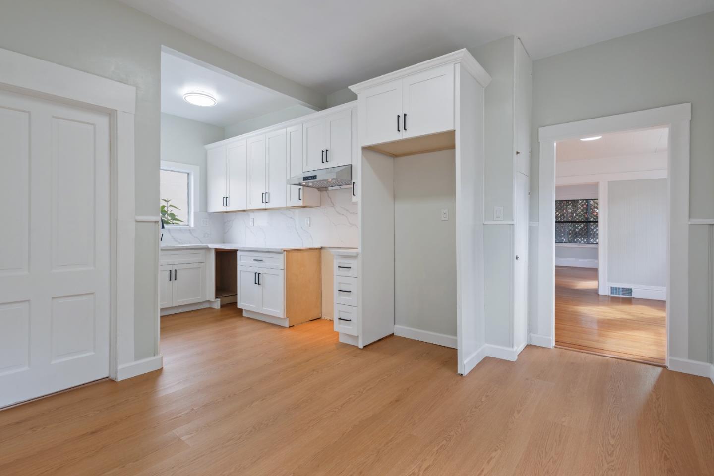 Detail Gallery Image 7 of 31 For 2831 21st Ave, Oakland,  CA 94606 - 3 Beds | 2 Baths