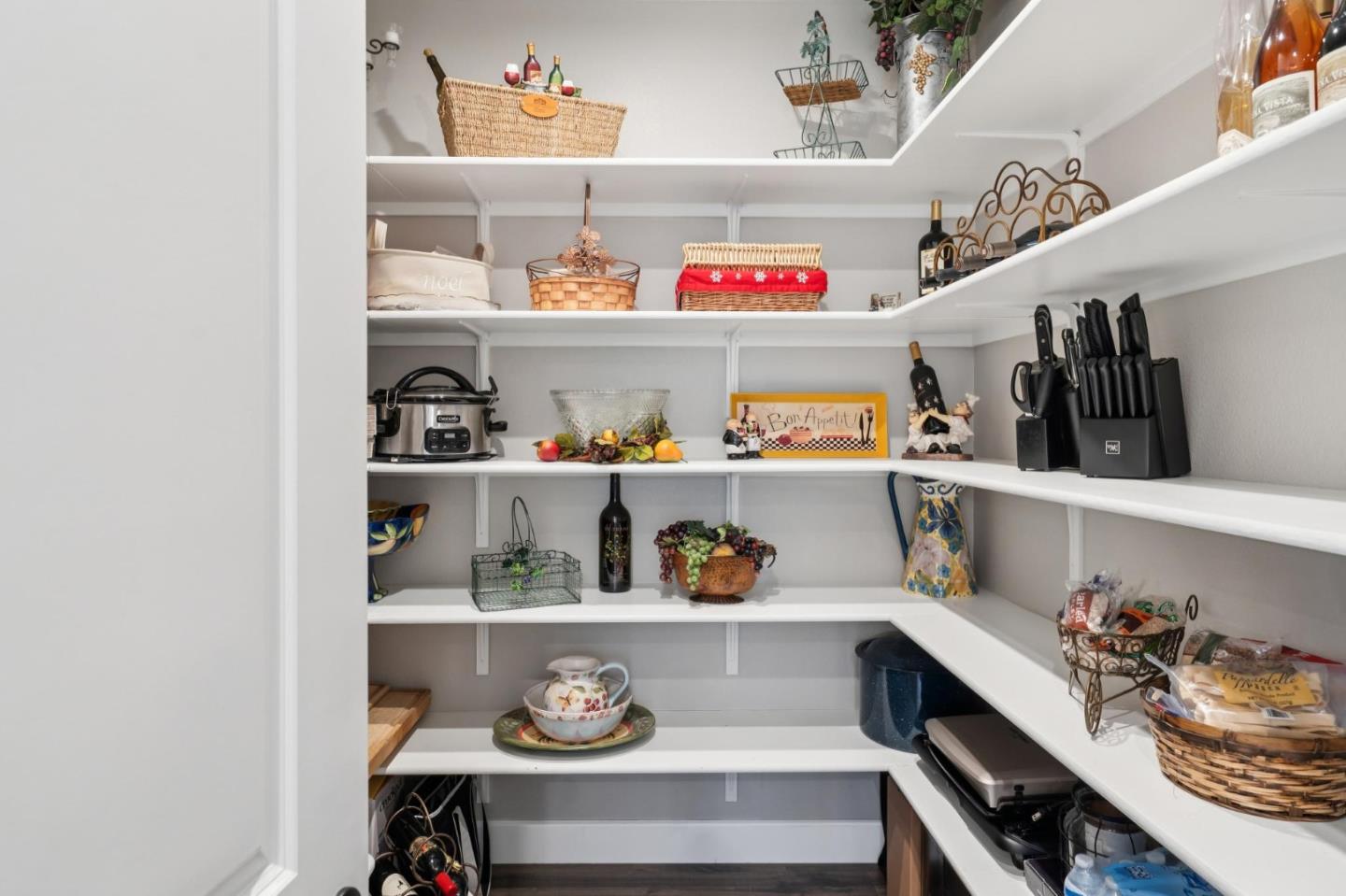 Detail Gallery Image 12 of 57 For 95 Jagla St, Cotati,  CA 94931 - 4 Beds | 4 Baths