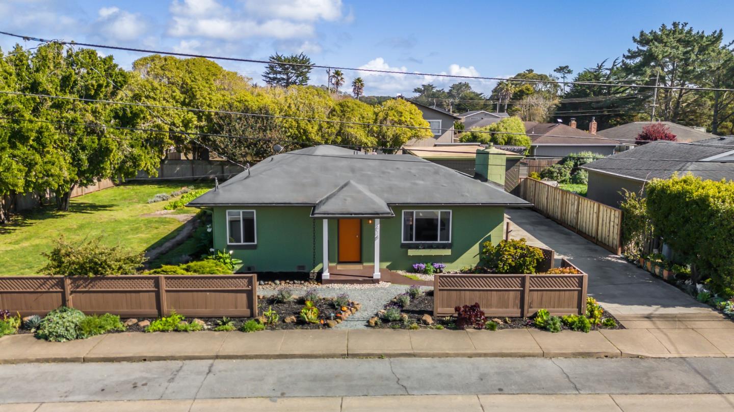 Detail Gallery Image 10 of 34 For 414 Vermont Ave, Moss Beach,  CA 94038 - 3 Beds | 2 Baths