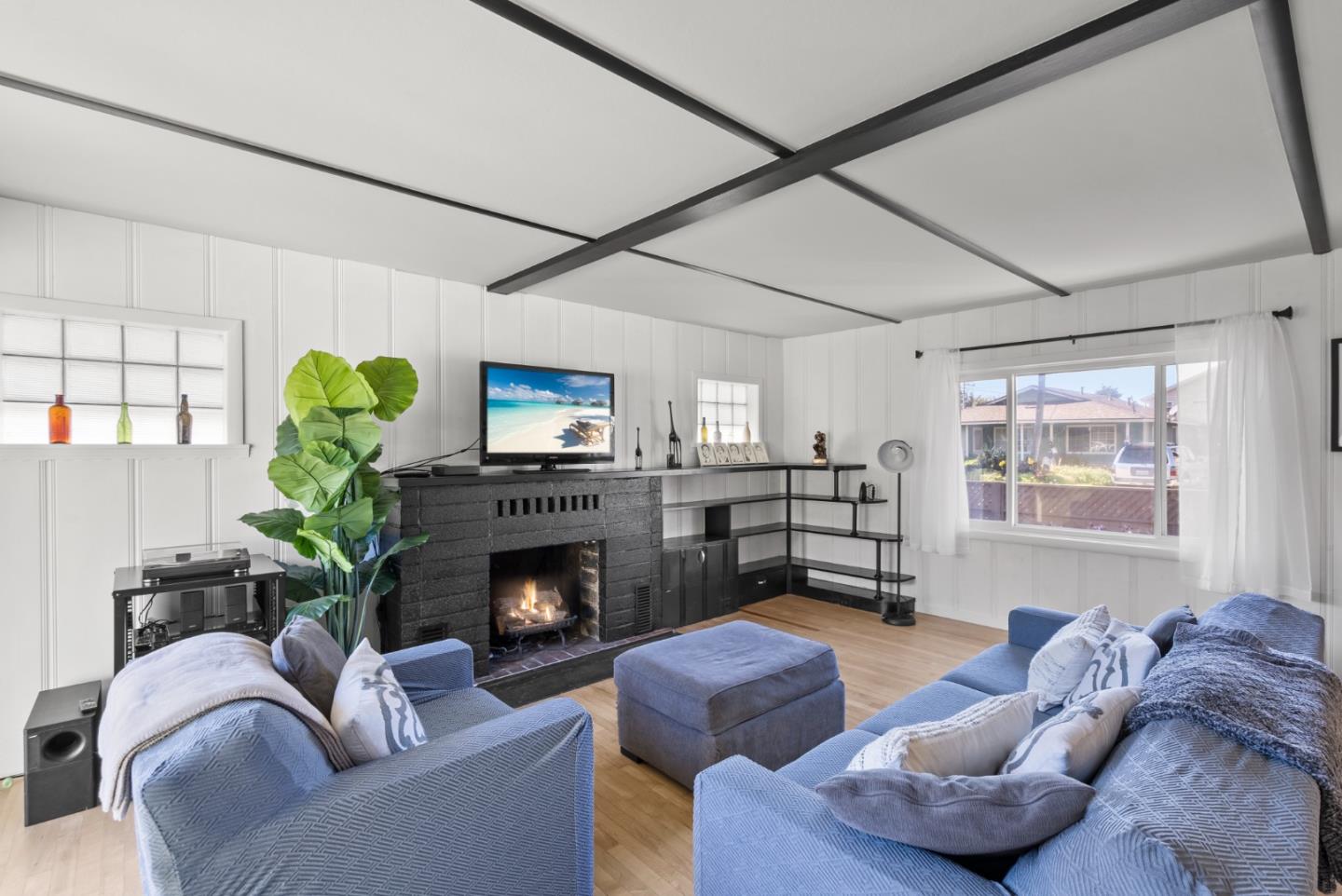 Detail Gallery Image 3 of 34 For 414 Vermont Ave, Moss Beach,  CA 94038 - 3 Beds | 2 Baths