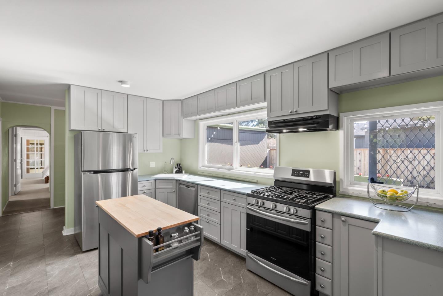 Detail Gallery Image 5 of 34 For 414 Vermont Ave, Moss Beach,  CA 94038 - 3 Beds | 2 Baths