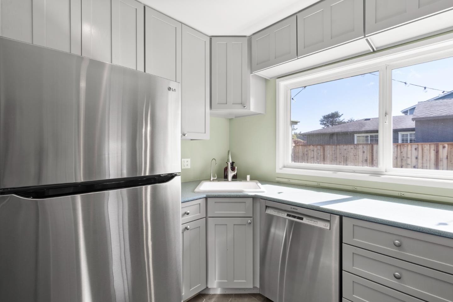 Detail Gallery Image 7 of 34 For 414 Vermont Ave, Moss Beach,  CA 94038 - 3 Beds | 2 Baths