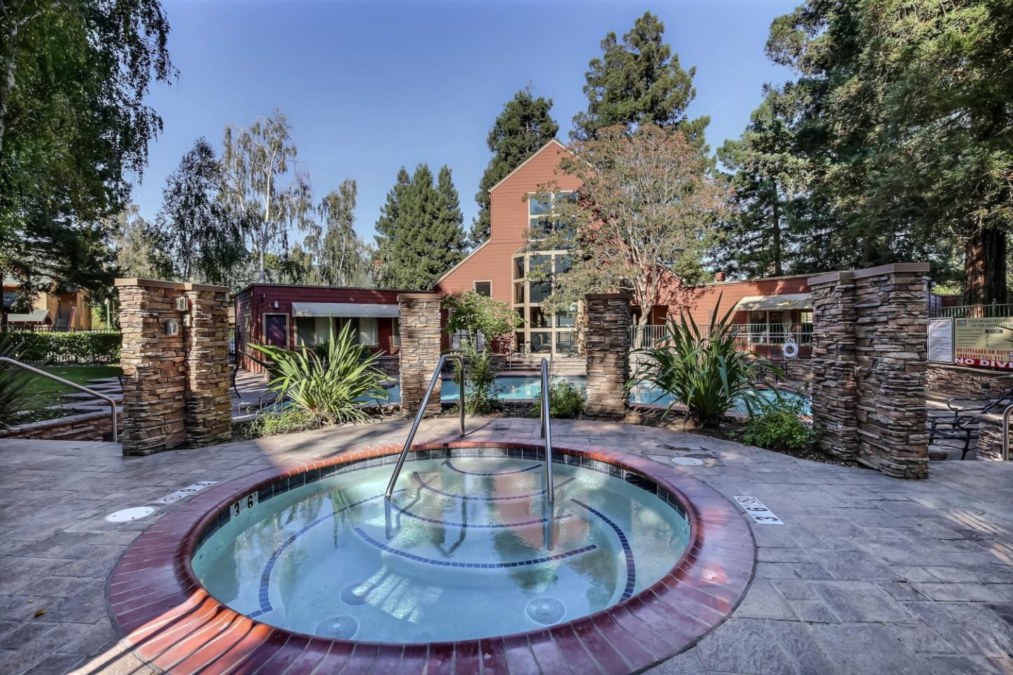 Detail Gallery Image 3 of 23 For 744 Teatree Ct, San Jose,  CA 95128 - 2 Beds | 2 Baths