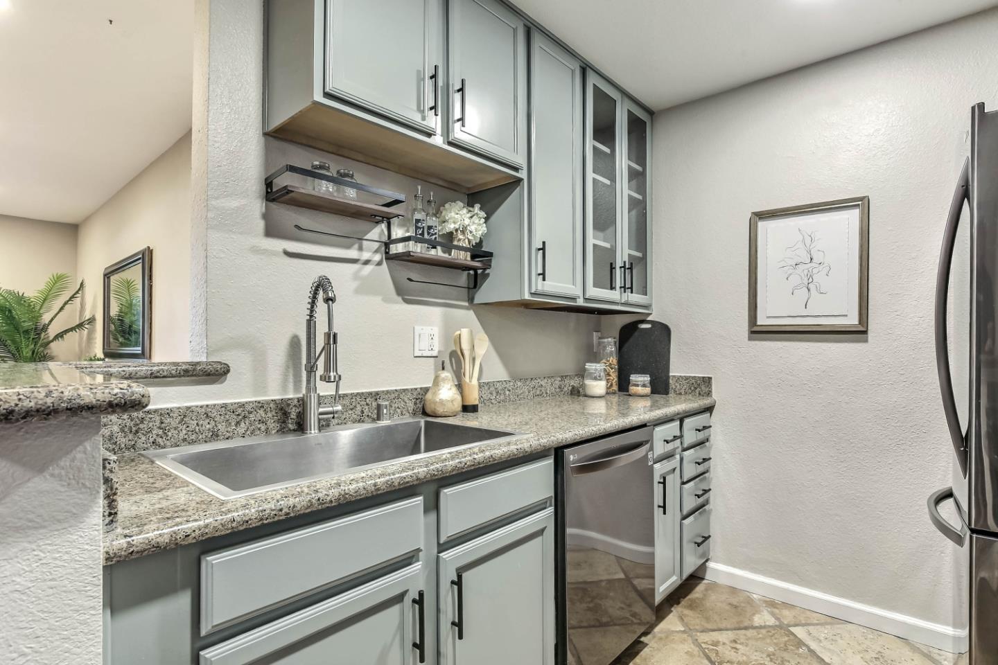 Detail Gallery Image 7 of 23 For 744 Teatree Ct, San Jose,  CA 95128 - 2 Beds | 2 Baths