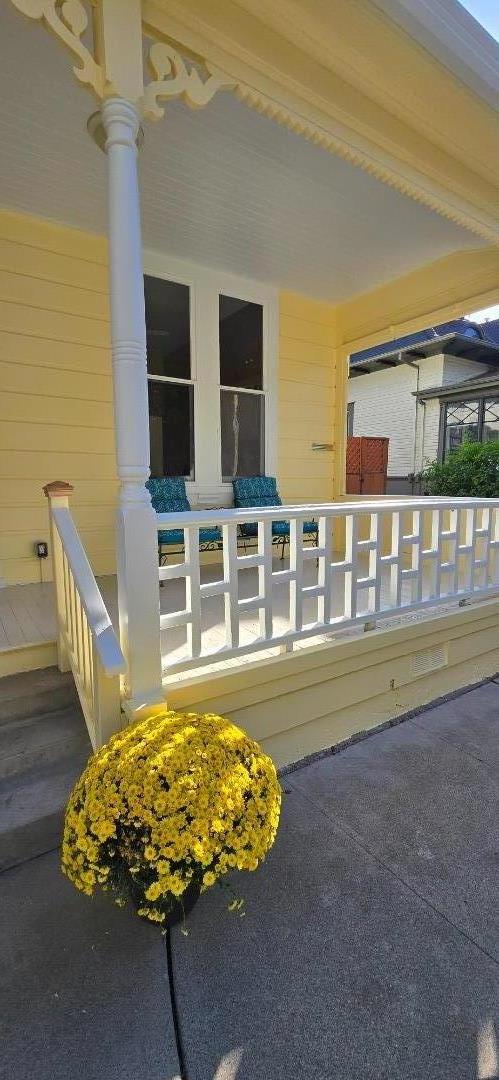 Detail Gallery Image 3 of 9 For 375 South St, Hollister,  CA 95023 - 2 Beds | 1/1 Baths