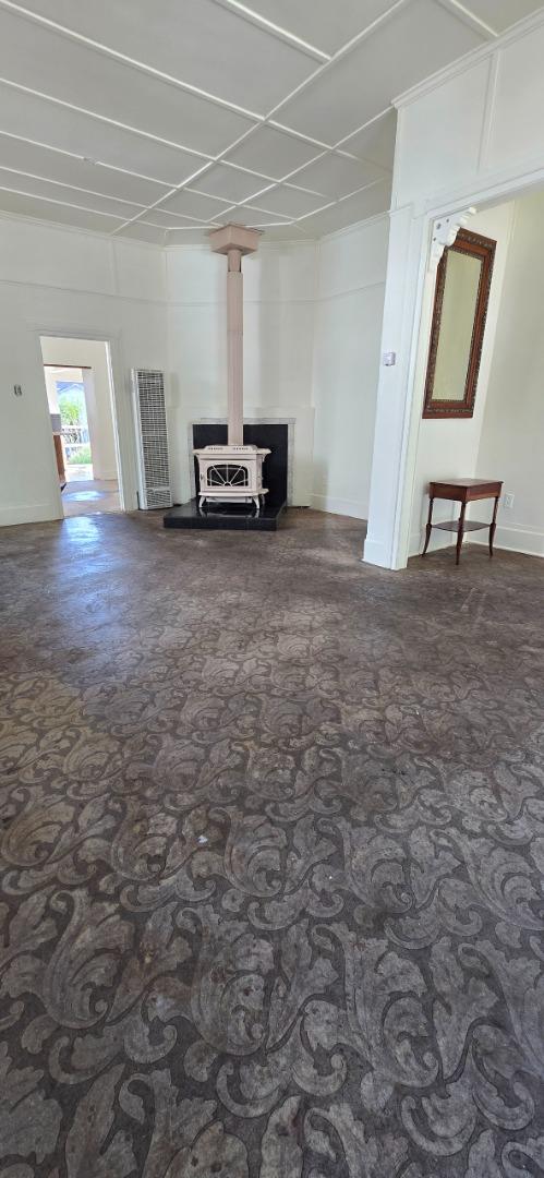 Detail Gallery Image 5 of 9 For 375 South St, Hollister,  CA 95023 - 2 Beds | 1/1 Baths