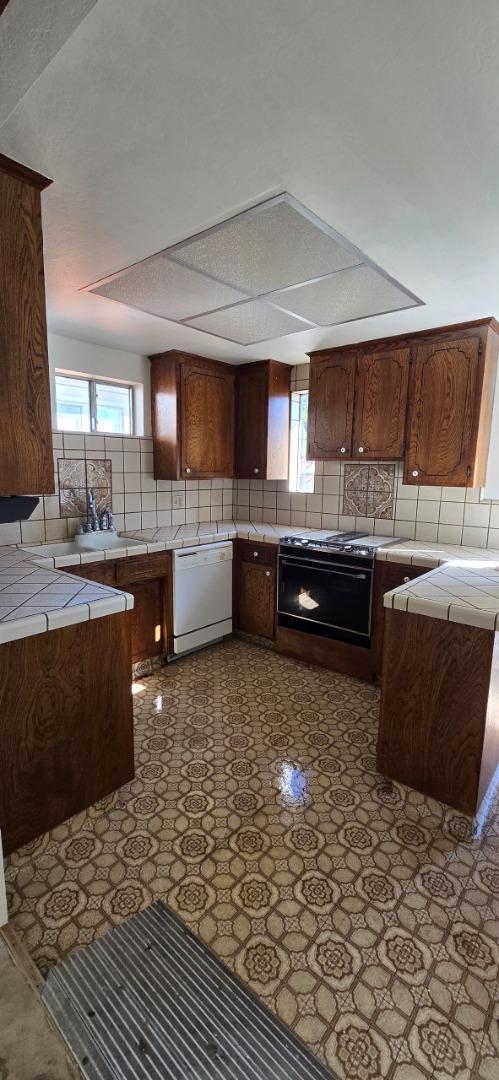 Detail Gallery Image 7 of 9 For 375 South St, Hollister,  CA 95023 - 2 Beds | 1/1 Baths