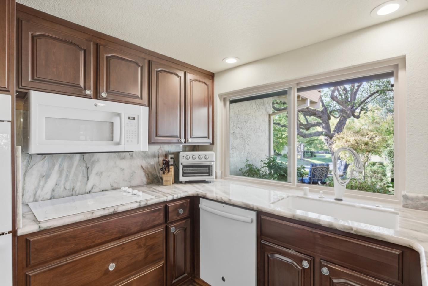 Detail Gallery Image 10 of 34 For 8423 Chenin Blanc Ln, San Jose,  CA 95135 - 3 Beds | 2 Baths