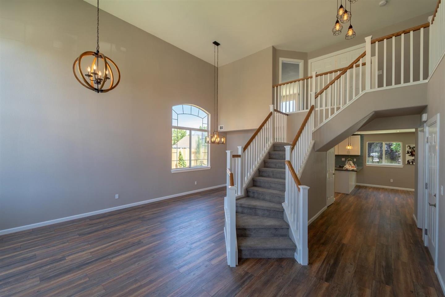 Detail Gallery Image 2 of 7 For 3330 Konig Ct, Stockton,  CA 95206 - 4 Beds | 3/1 Baths