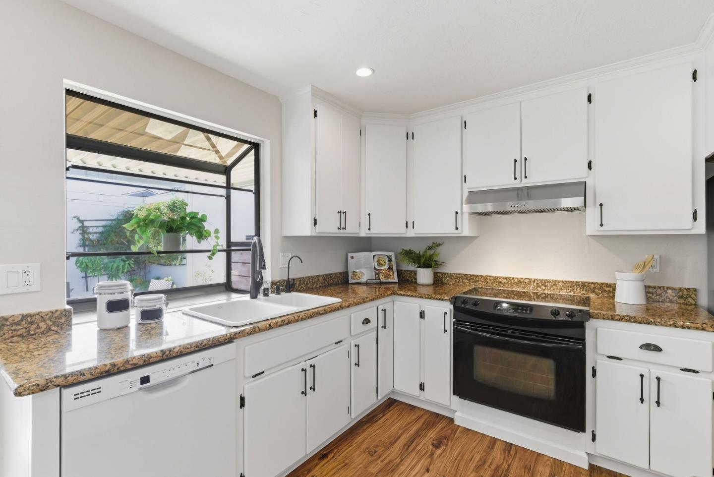 Detail Gallery Image 15 of 43 For 3891 Marfrance Dr, San Jose,  CA 95121 - 2 Beds | 2 Baths