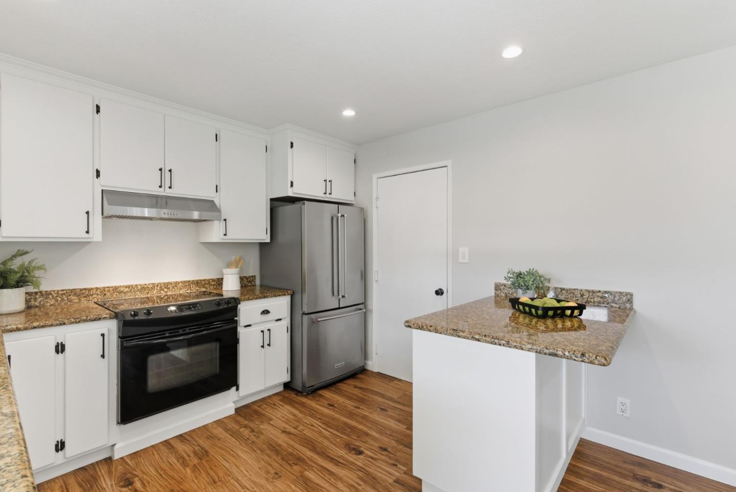 Detail Gallery Image 16 of 43 For 3891 Marfrance Dr, San Jose,  CA 95121 - 2 Beds | 2 Baths