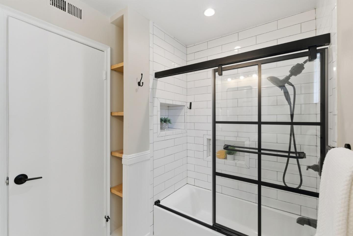 Detail Gallery Image 24 of 43 For 3891 Marfrance Dr, San Jose,  CA 95121 - 2 Beds | 2 Baths