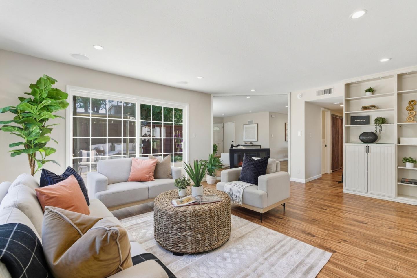 Detail Gallery Image 7 of 43 For 3891 Marfrance Dr, San Jose,  CA 95121 - 2 Beds | 2 Baths