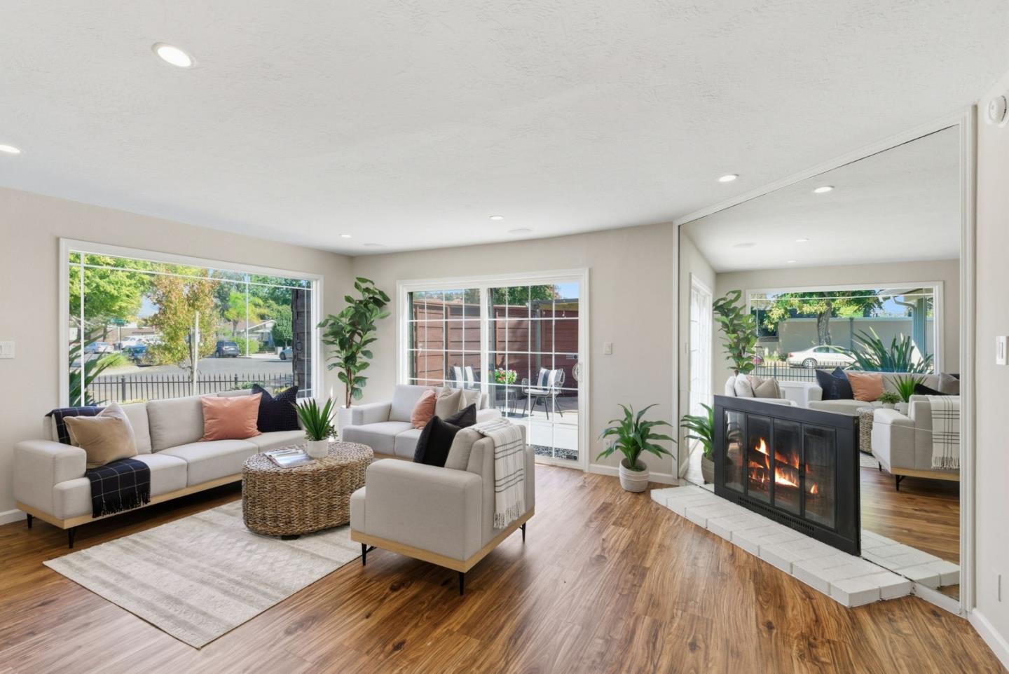 Detail Gallery Image 8 of 43 For 3891 Marfrance Dr, San Jose,  CA 95121 - 2 Beds | 2 Baths