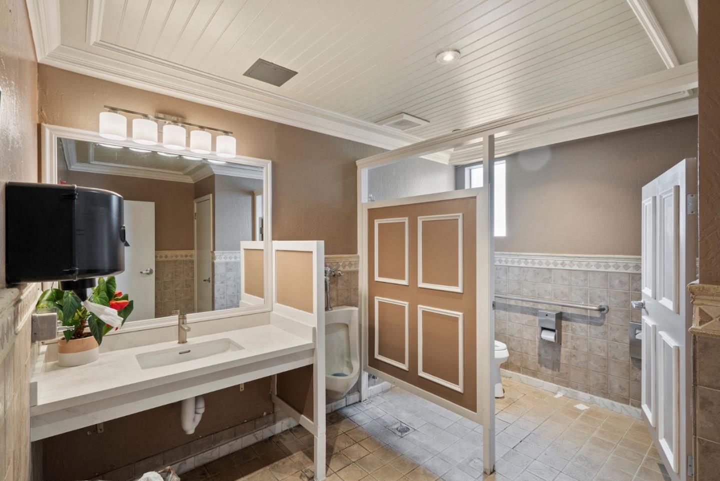 Detail Gallery Image 10 of 53 For 558-560 Waverley St, Palo Alto,  CA 94301 - – Beds | – Baths