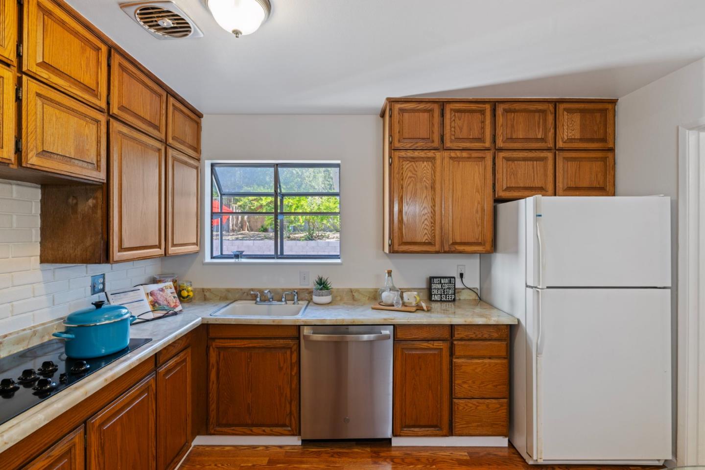 Detail Gallery Image 18 of 67 For 2425 Crestmoor Dr, San Bruno,  CA 94066 - 3 Beds | 2 Baths